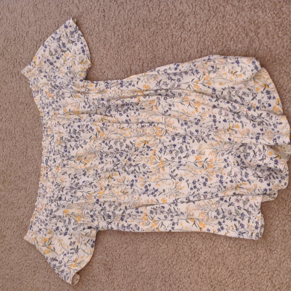 Off the shoulder t-shirt. Size m